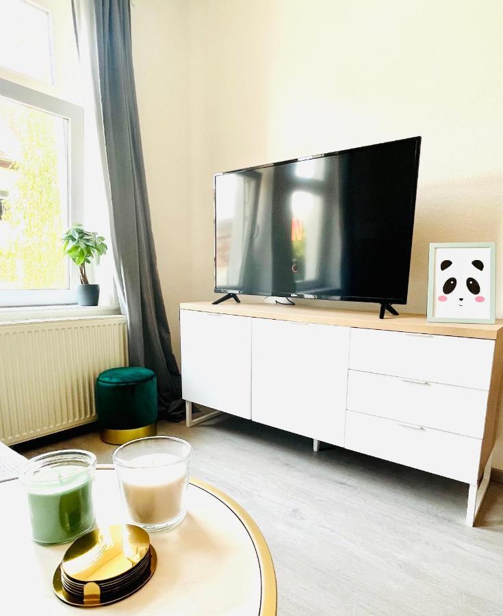 Renoviertes Apartment In Zentraler Lage - Wlan, Smart-Tv, Kuche, Balkon Und Queensize-Bett Fur 4 Gaste 에르푸르트 외부 사진