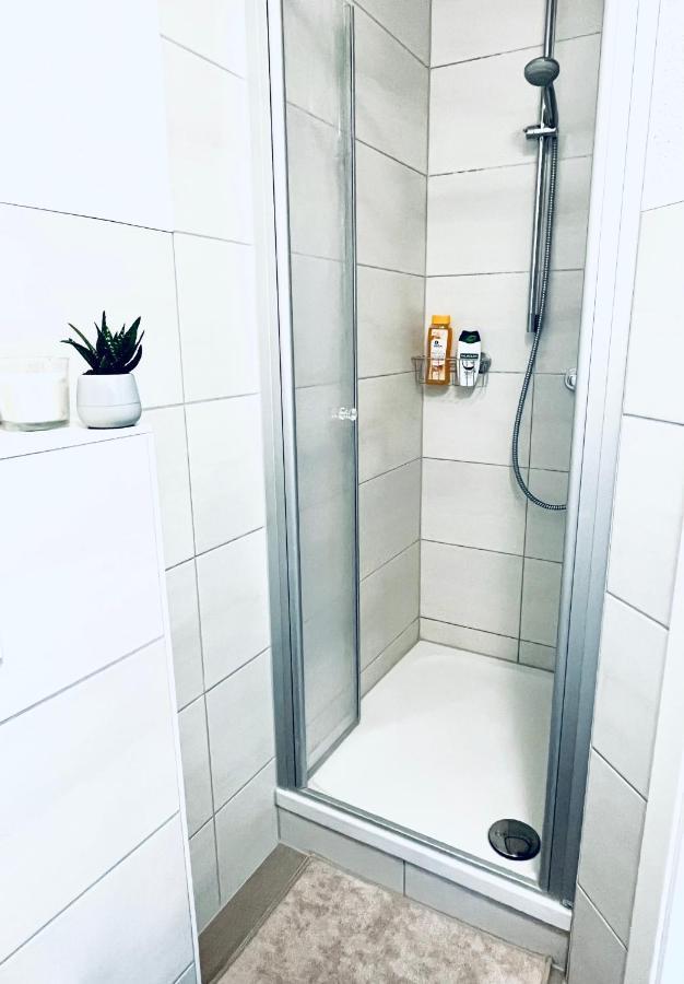 Renoviertes Apartment In Zentraler Lage - Wlan, Smart-Tv, Kueche, Balkon Und Queensize-Bett Fuer 4 Gaeste 에르푸르트 외부 사진